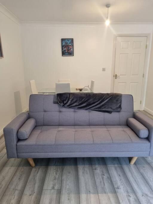 Maidstone Villa 3 Bedroom Free Sports Channels,Parking Sleeps 7 Exterior photo