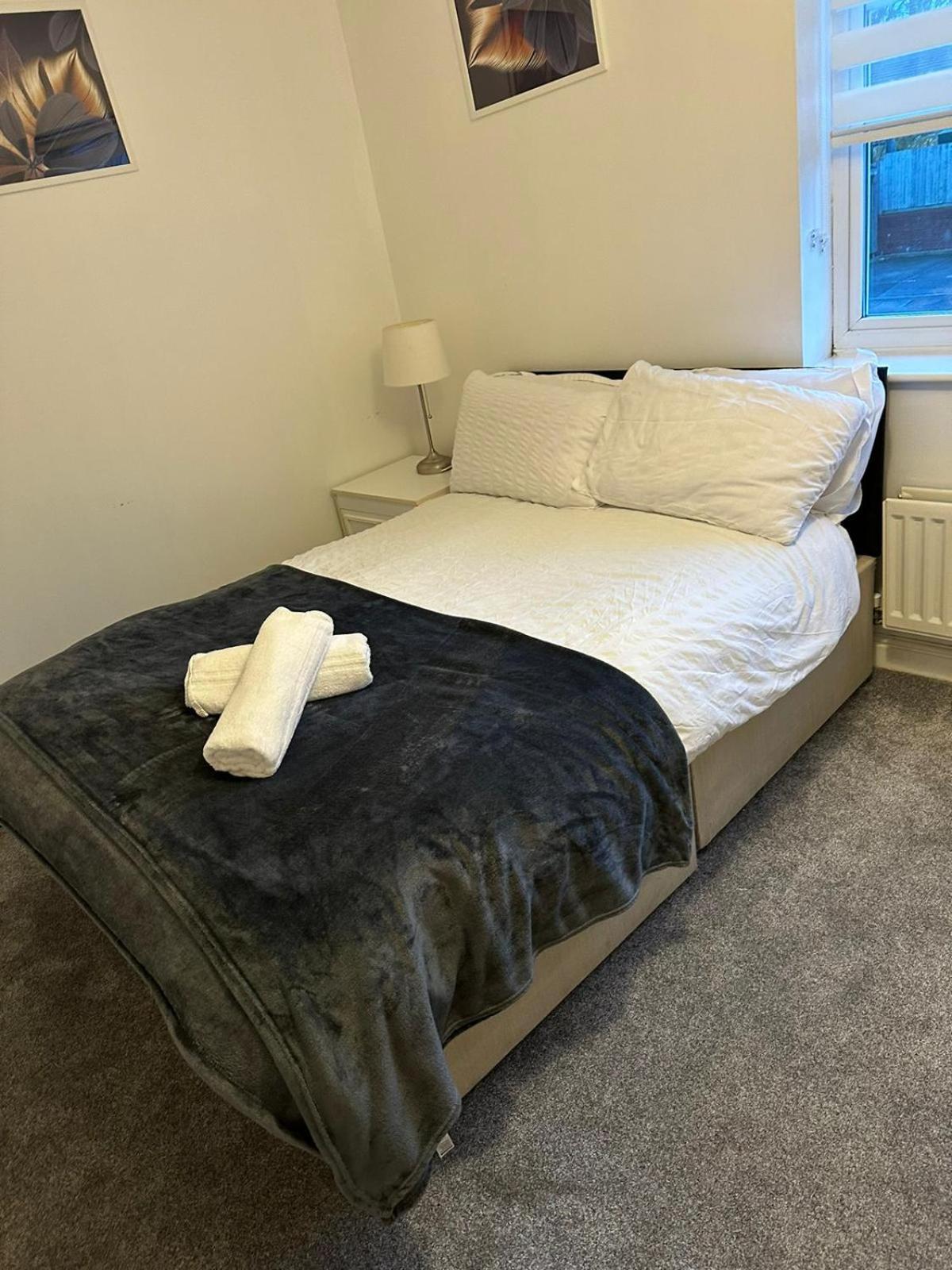 Maidstone Villa 3 Bedroom Free Sports Channels,Parking Sleeps 7 Exterior photo