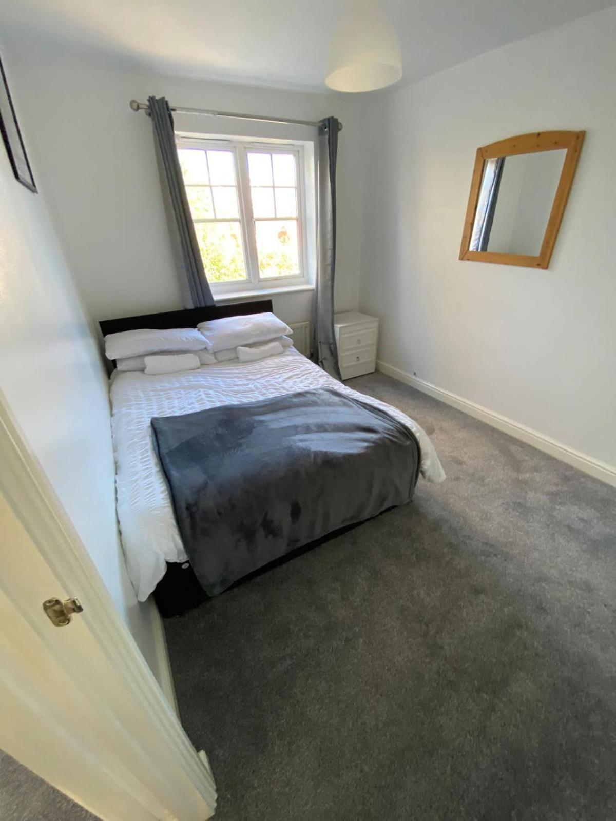 Maidstone Villa 3 Bedroom Free Sports Channels,Parking Sleeps 7 Exterior photo