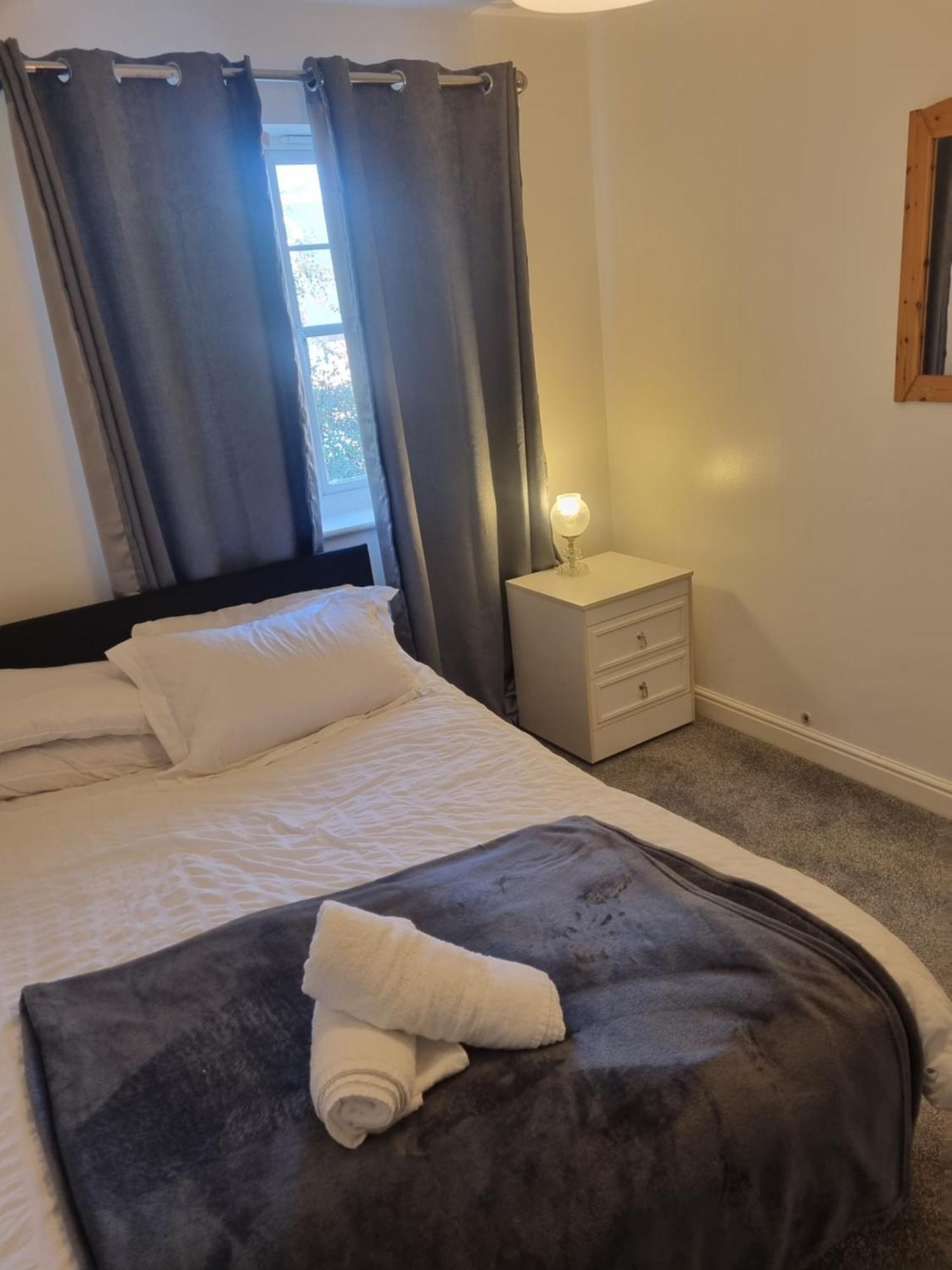 Maidstone Villa 3 Bedroom Free Sports Channels,Parking Sleeps 7 Exterior photo