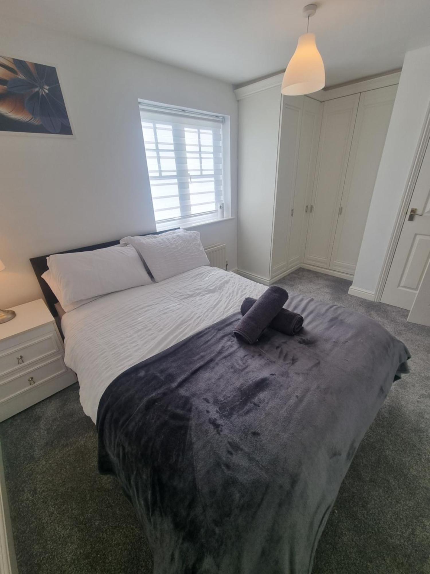 Maidstone Villa 3 Bedroom Free Sports Channels,Parking Sleeps 7 Exterior photo