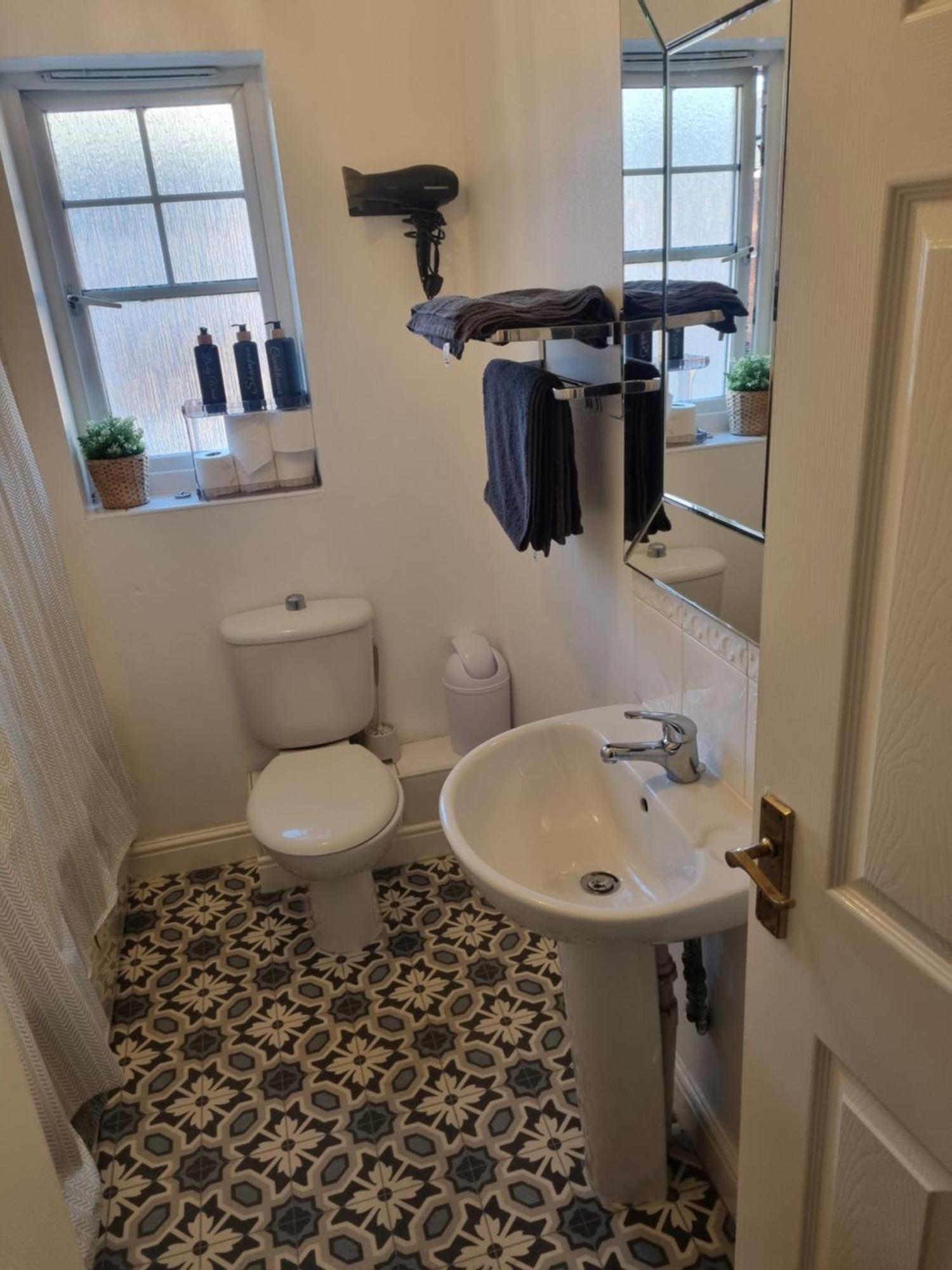 Maidstone Villa 3 Bedroom Free Sports Channels,Parking Sleeps 7 Exterior photo