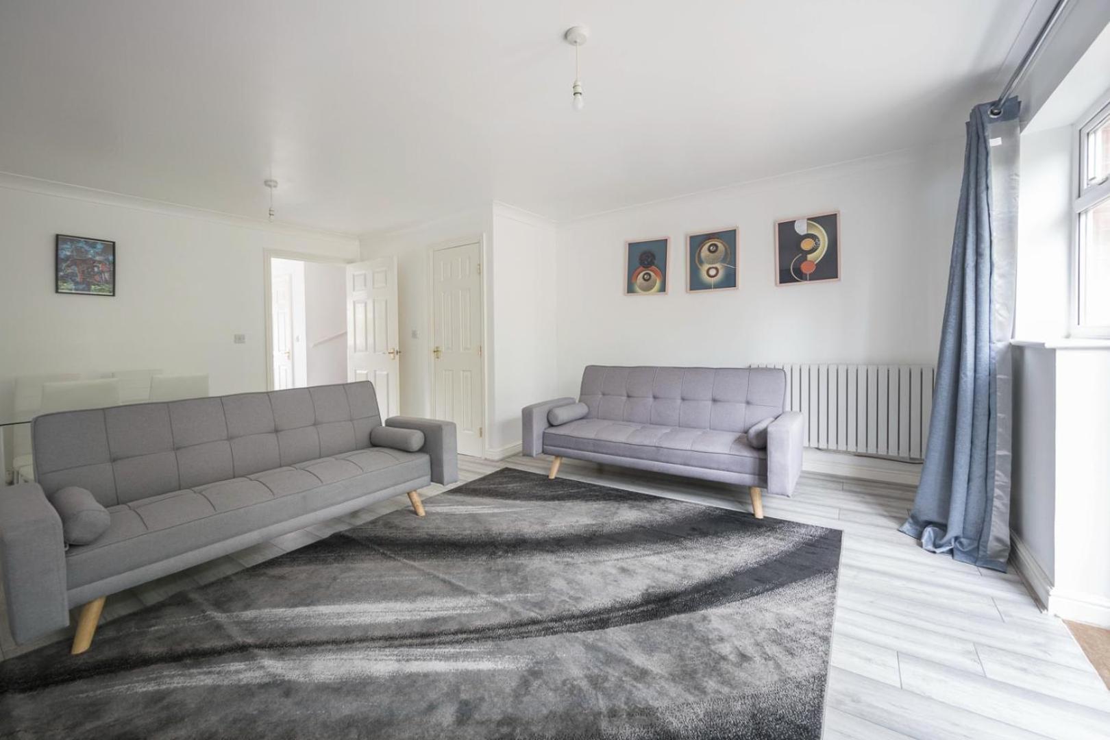 Maidstone Villa 3 Bedroom Free Sports Channels,Parking Sleeps 7 Exterior photo