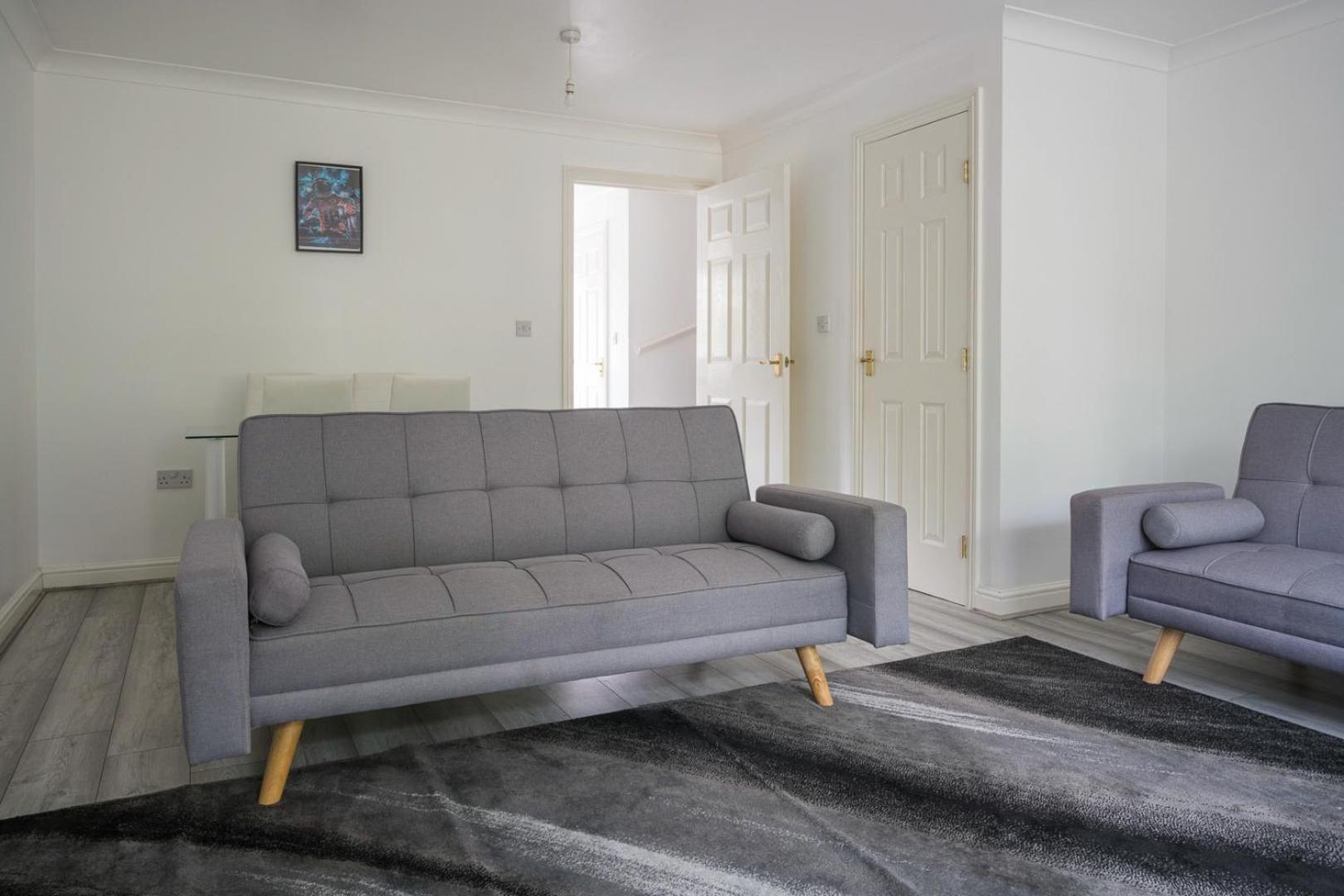 Maidstone Villa 3 Bedroom Free Sports Channels,Parking Sleeps 7 Exterior photo