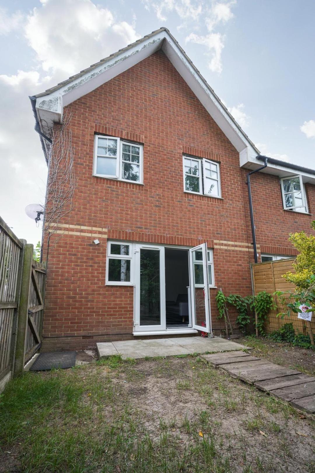 Maidstone Villa 3 Bedroom Free Sports Channels,Parking Sleeps 7 Exterior photo