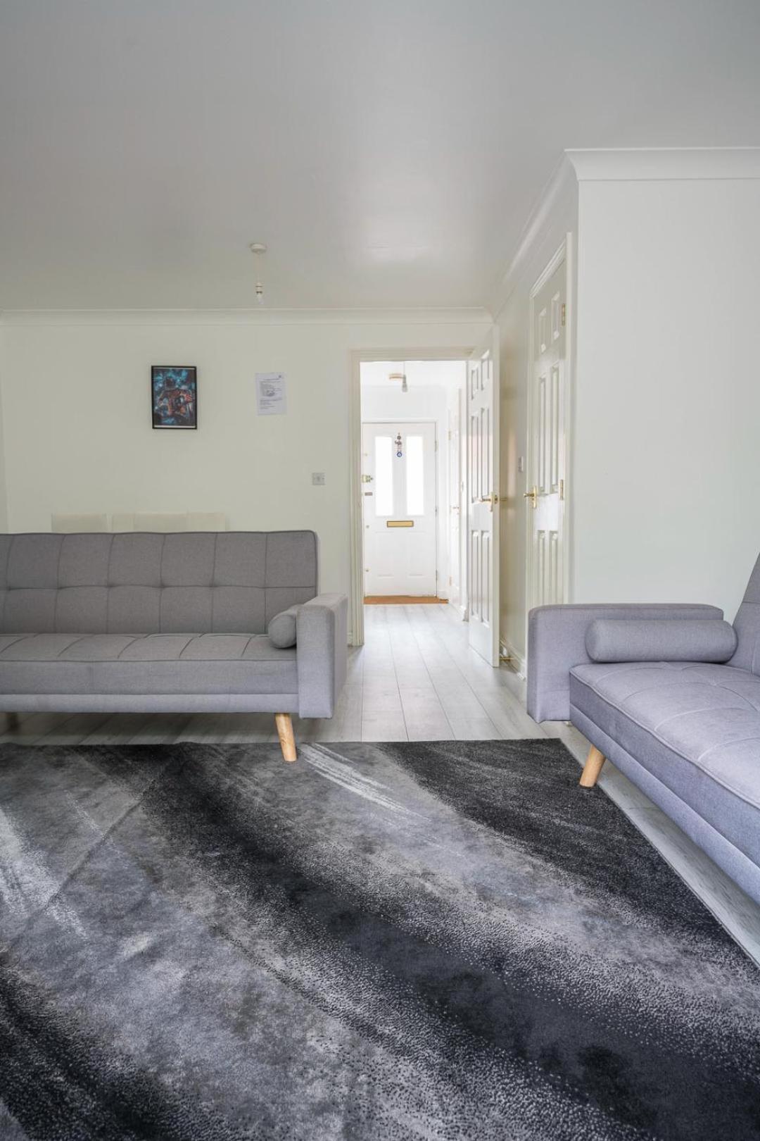 Maidstone Villa 3 Bedroom Free Sports Channels,Parking Sleeps 7 Exterior photo