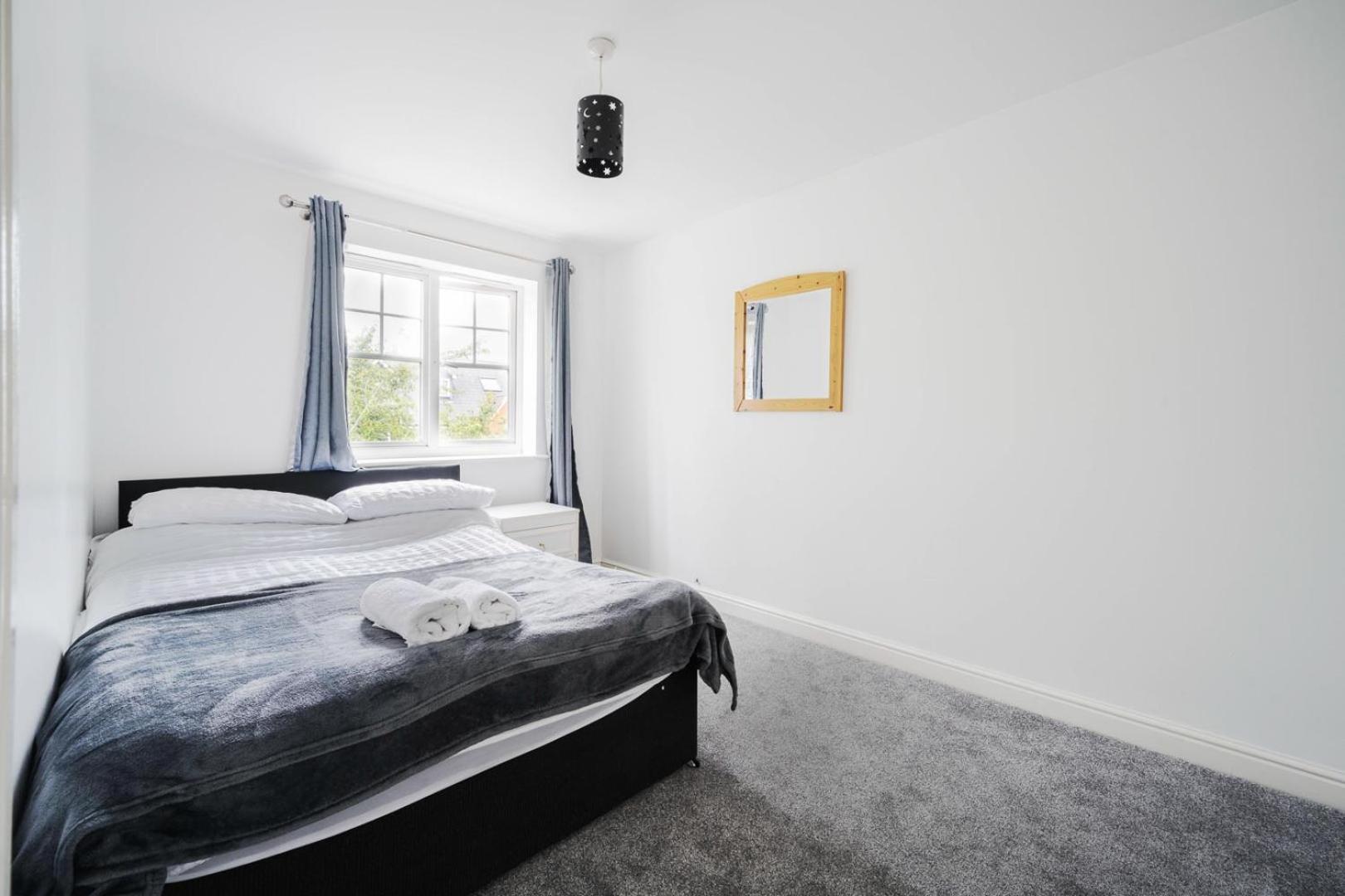 Maidstone Villa 3 Bedroom Free Sports Channels,Parking Sleeps 7 Exterior photo