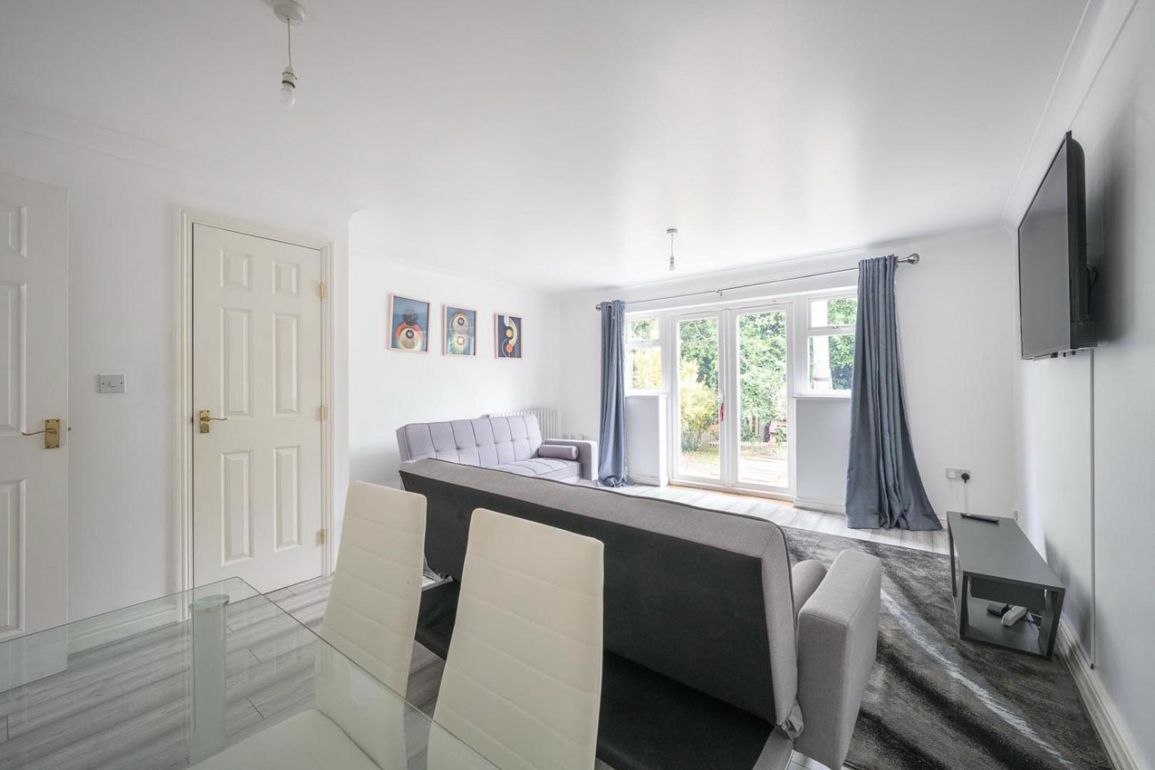 Maidstone Villa 3 Bedroom Free Sports Channels,Parking Sleeps 7 Exterior photo