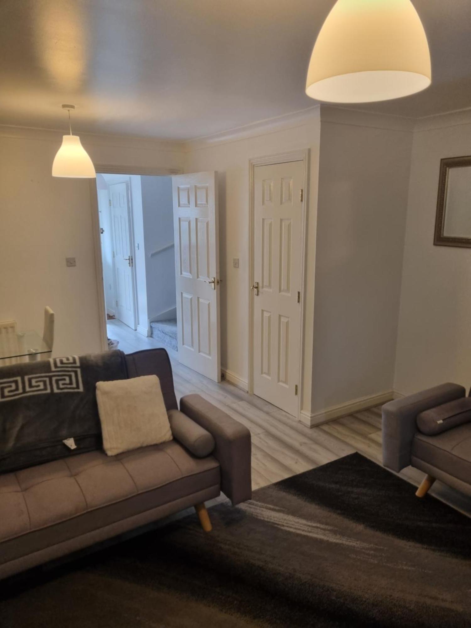 Maidstone Villa 3 Bedroom Free Sports Channels,Parking Sleeps 7 Exterior photo