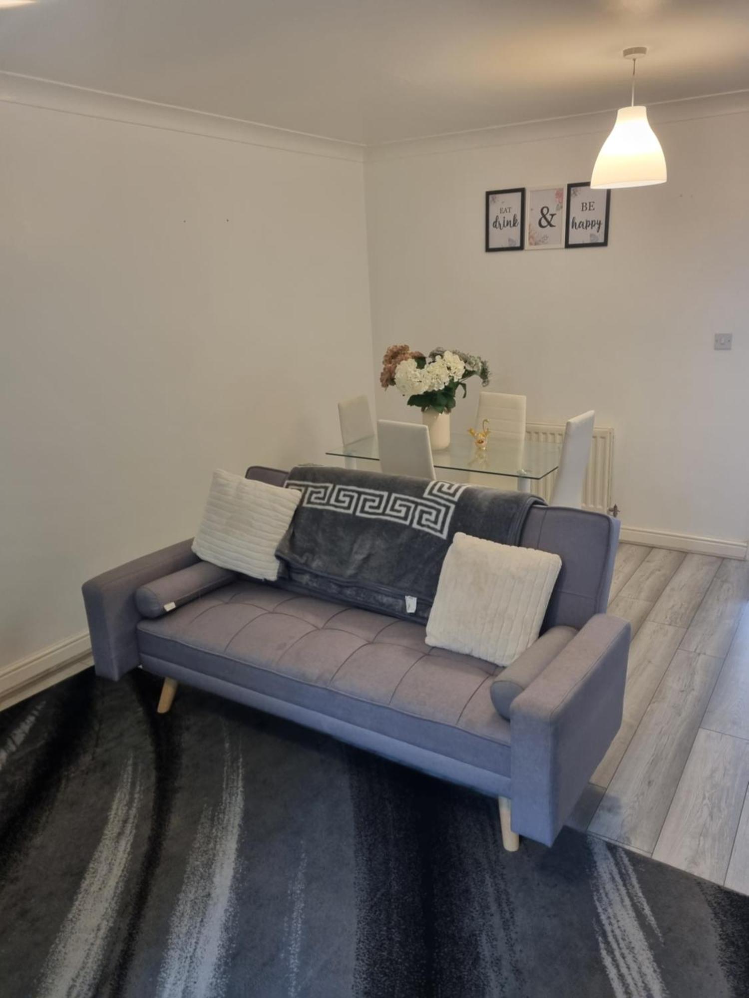 Maidstone Villa 3 Bedroom Free Sports Channels,Parking Sleeps 7 Exterior photo