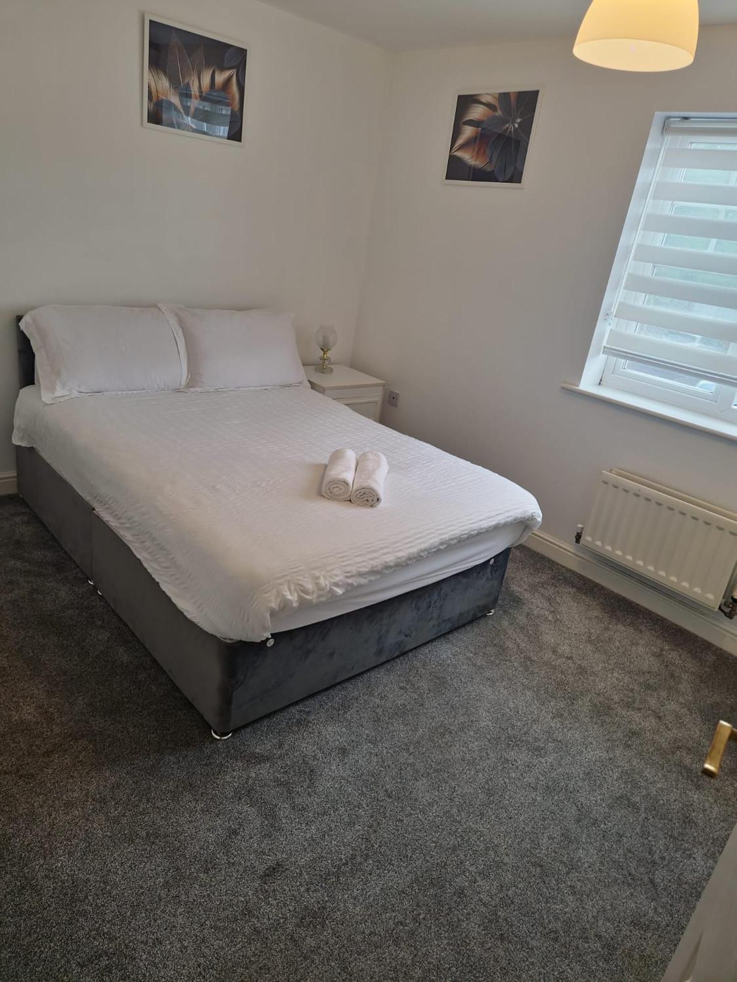 Maidstone Villa 3 Bedroom Free Sports Channels,Parking Sleeps 7 Exterior photo